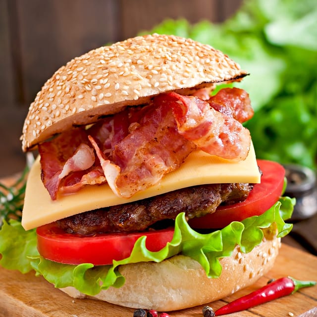 Cheeseburger Deluxe.